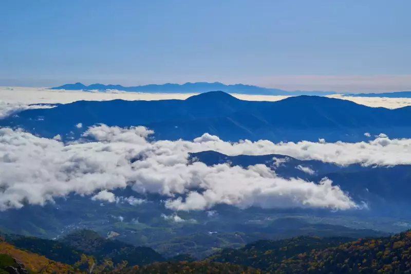 富士見岳の麓から望む鉢盛山