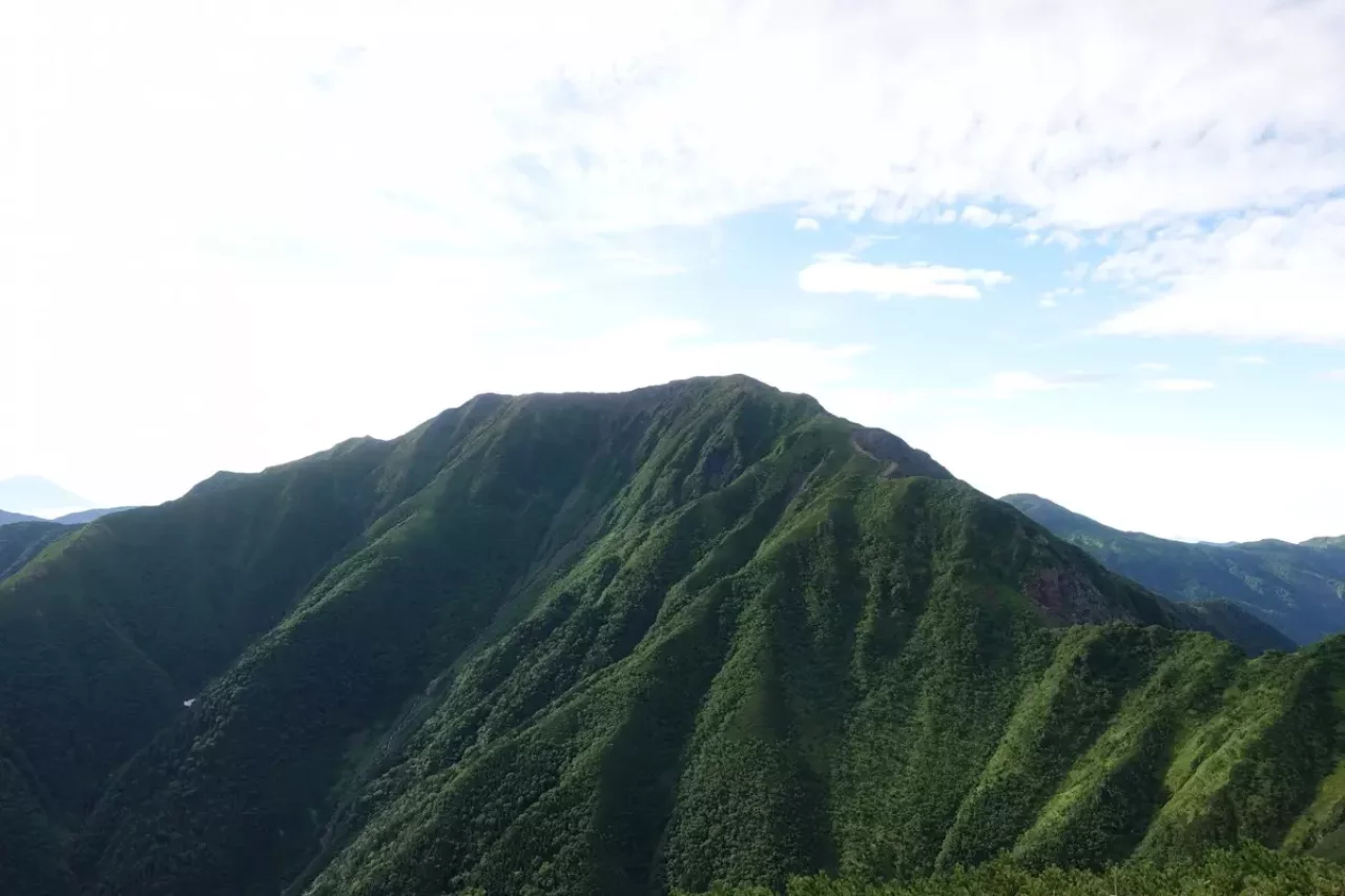 兎岳から望む聖岳
