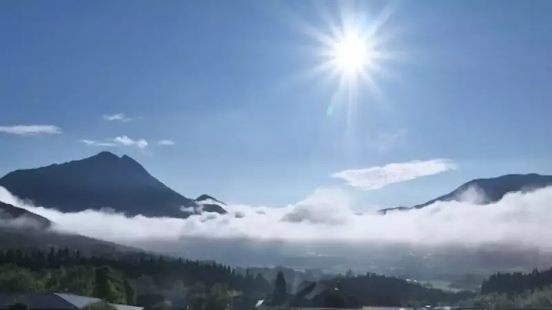 由布岳登山 由布岳と朝霧