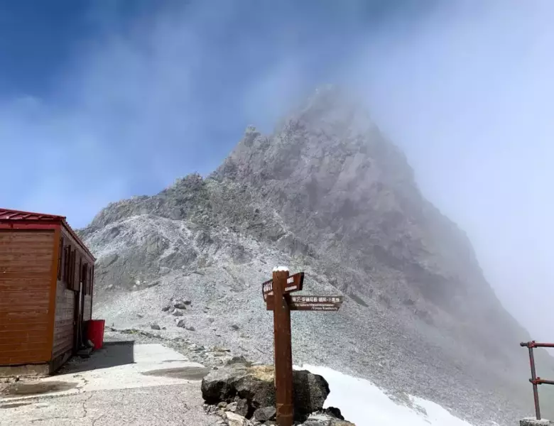 槍ヶ岳山荘から見た槍ヶ岳