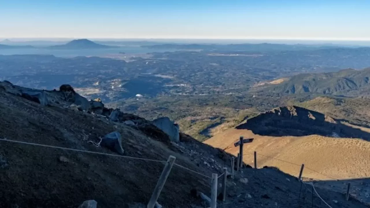 高千穂峰登山山頂手前の登山道