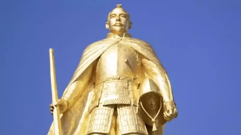 金華山 登山 織田信長の像