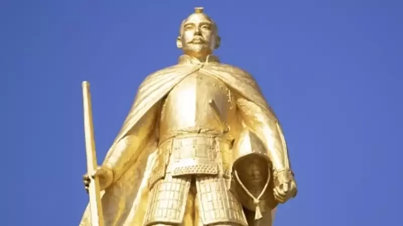 金華山 登山 織田信長の像