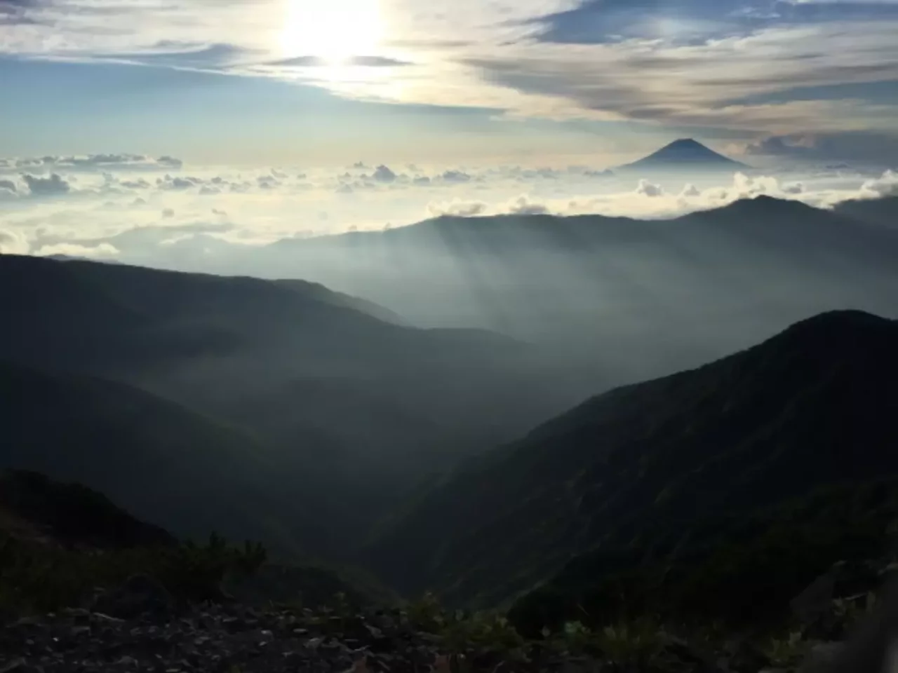 明石岳山頂から見た富士山