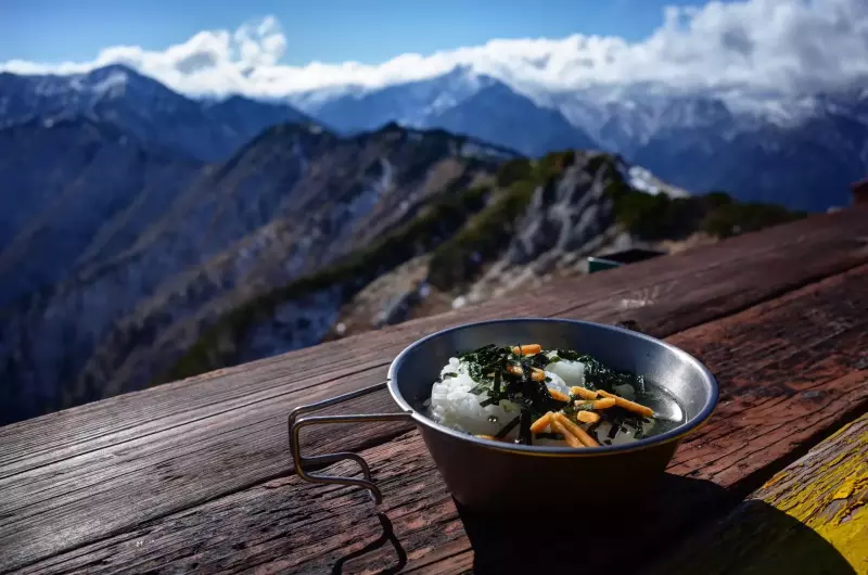 おいしさ倍増の山ごはん!登山の食事を満喫するおすすめレシピ15選