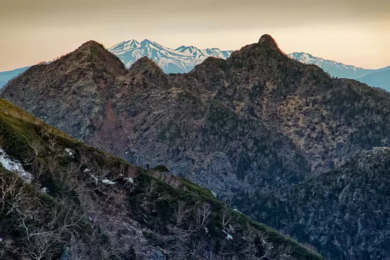 黒戸尾根から見る鋸岳