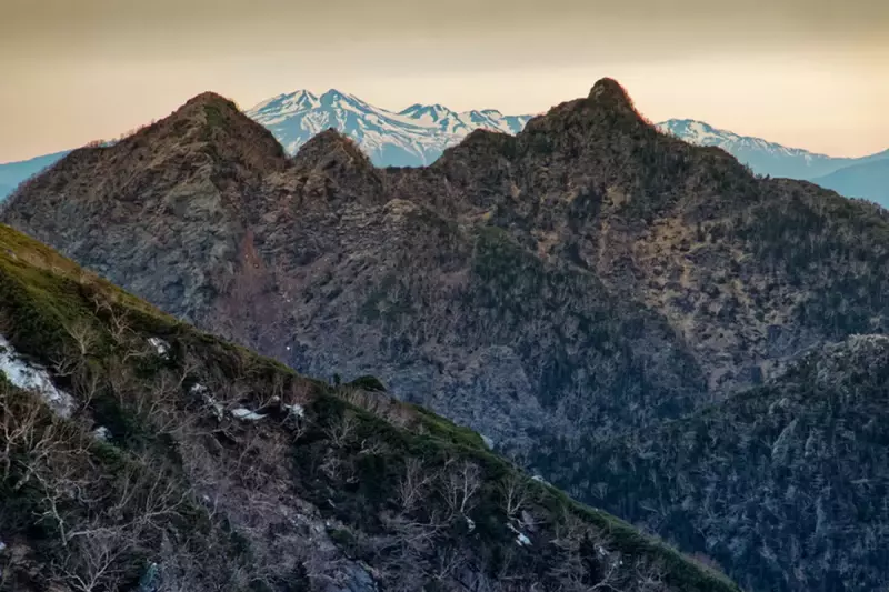 黒戸尾根から見る鋸岳