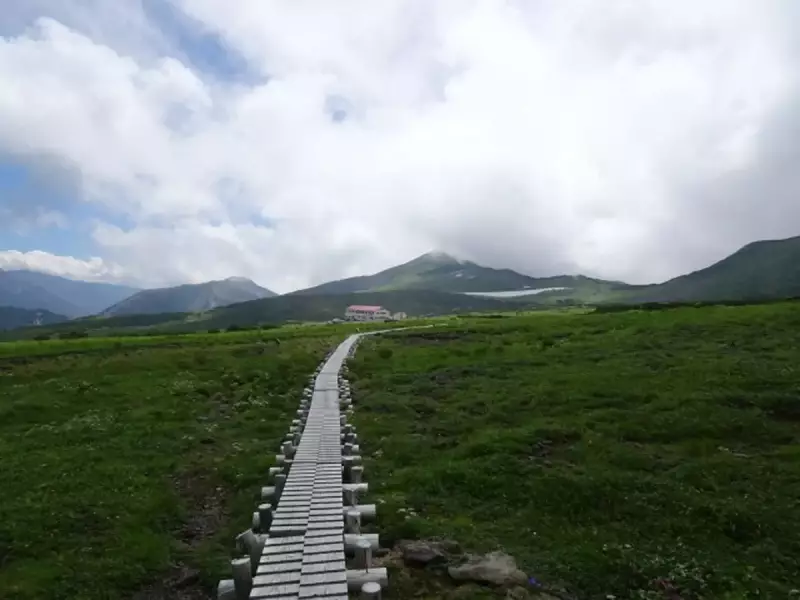 五色ヶ原山荘の遠景