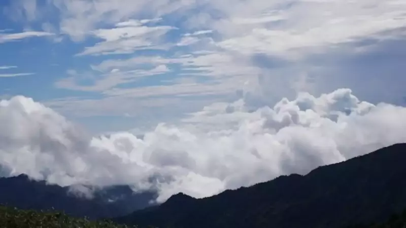 九州の日本百名山宮之浦岳山頂からの眺望
