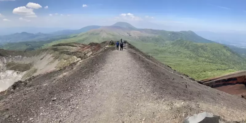 高千穂峰登山馬の背