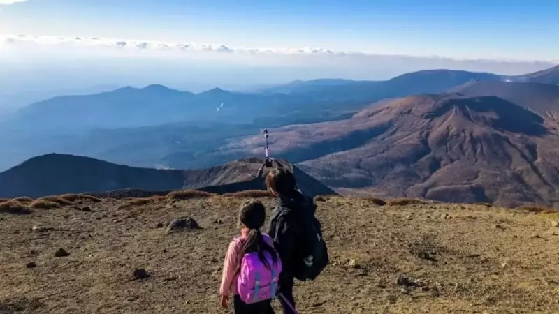 高千穂峰登山山頂の眺望