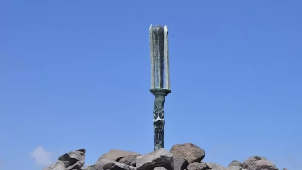 高千穂峰登山天孫降臨ルート山頂の天の逆鉾