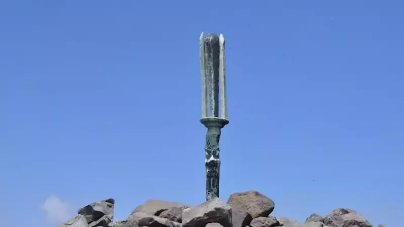 高千穂峰登山天孫降臨ルート山頂の天の逆鉾