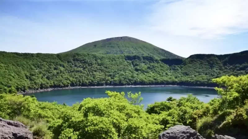 九州の日本百名山霧島山の韓国岳と大浪池