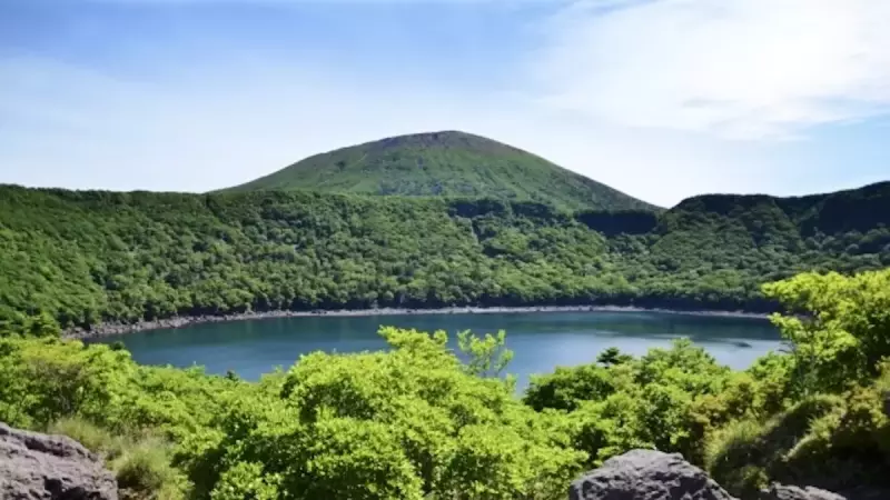 九州の日本百名山霧島山の韓国岳と大浪池