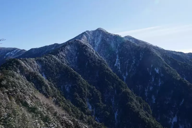 黒薙方面から見る池口岳