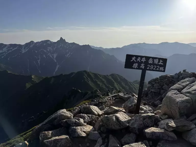 大天井岳山頂と標識