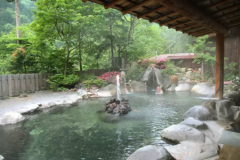 葛温泉 高瀬館の露天風呂