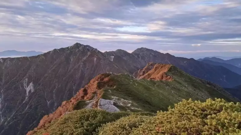 東岳へと至る稜線