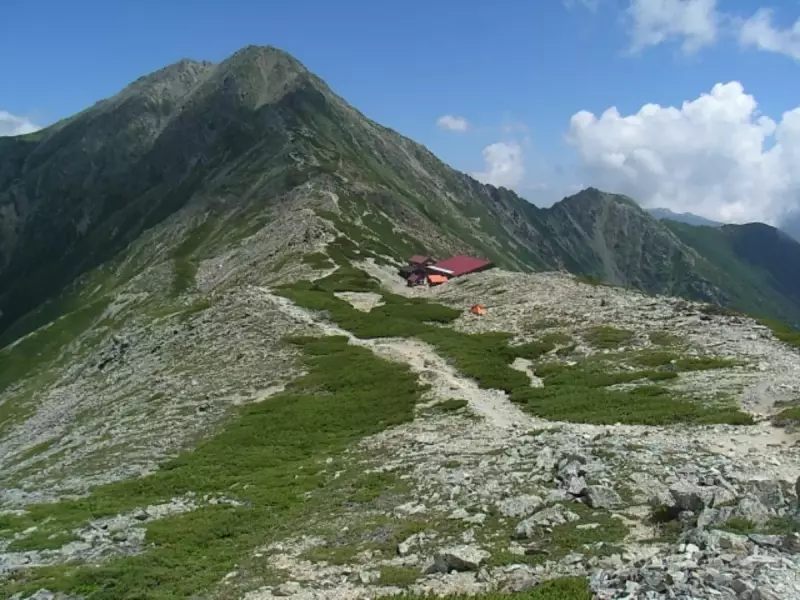 南アルプス標高3000mの人気縦走路を行く!間ノ岳の初心者向けから中級者向けの難易度別登山コース紹介