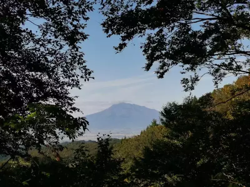 岩木山展望所から眺める岩木山
梵珠山 登山