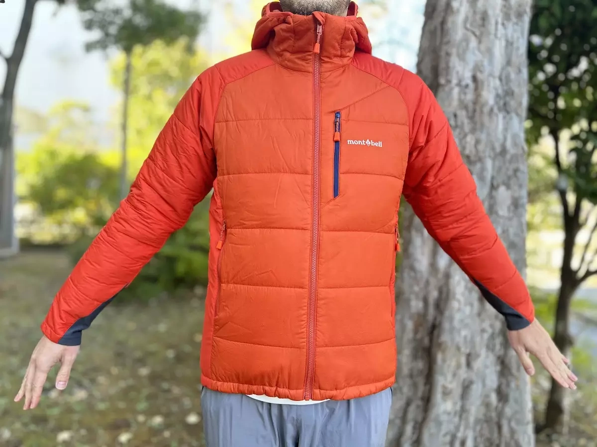 登山での行動着に快適な軽量コンパクトなモンベルの化繊ウェア『U.L.サーマラップパーカ』