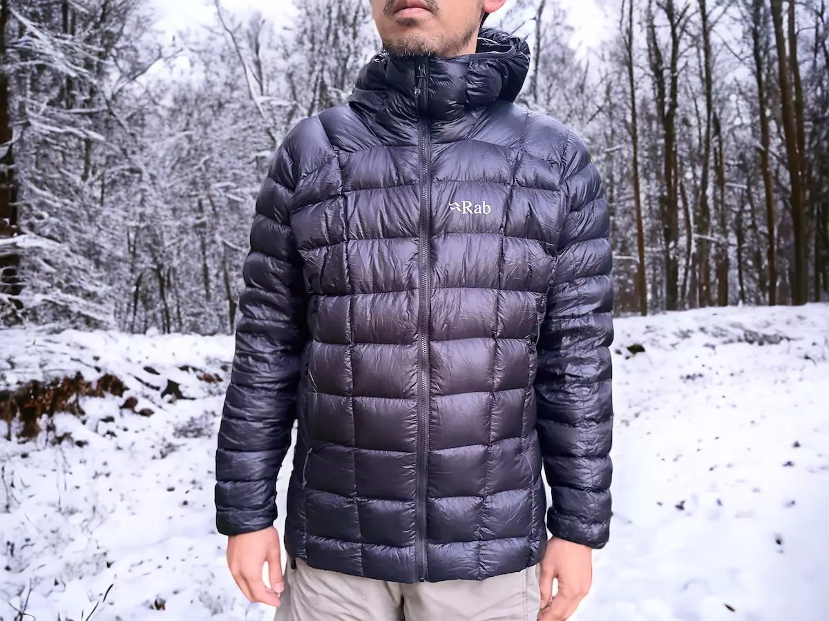 登山で外せない軽量ダウンジャケットの本命!『RabミシックGジャケット』