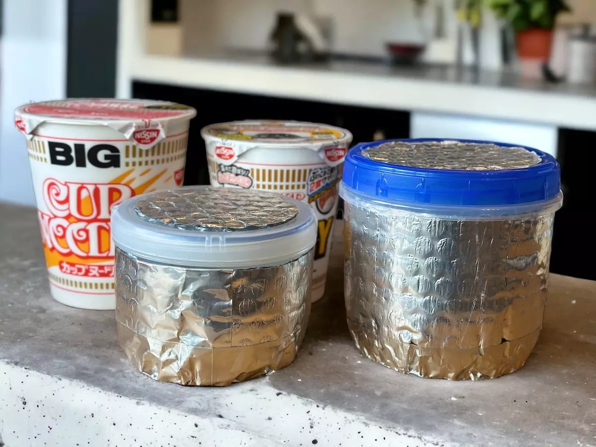 日帰り登山のランチに大人気のカップラーメンのおすすめの持ち歩き方と食べ方〜寒い山でも熱々のラーメンを食べよう!