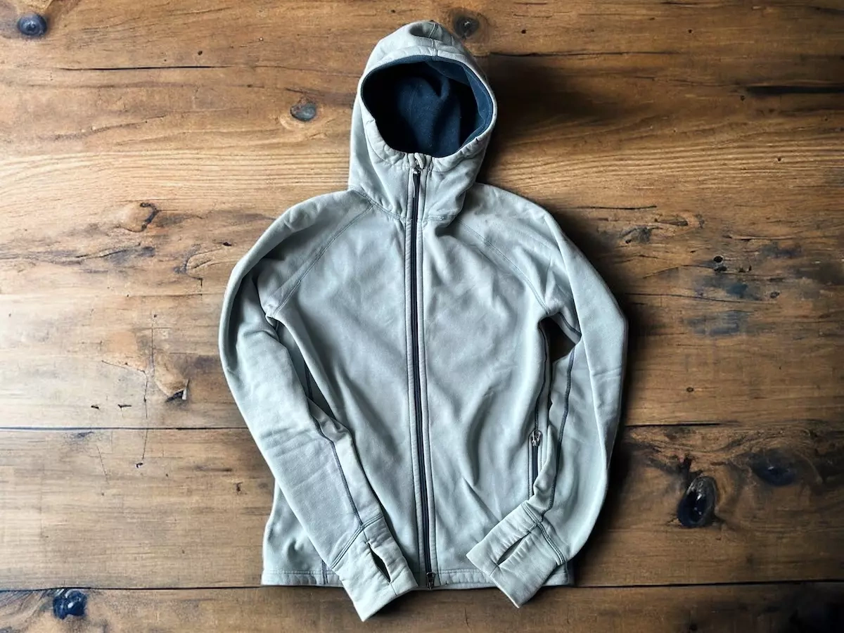 着心地が抜群!保温性とストレッチ性に優れた万能フリース『HOUDINIパワーフーディ』