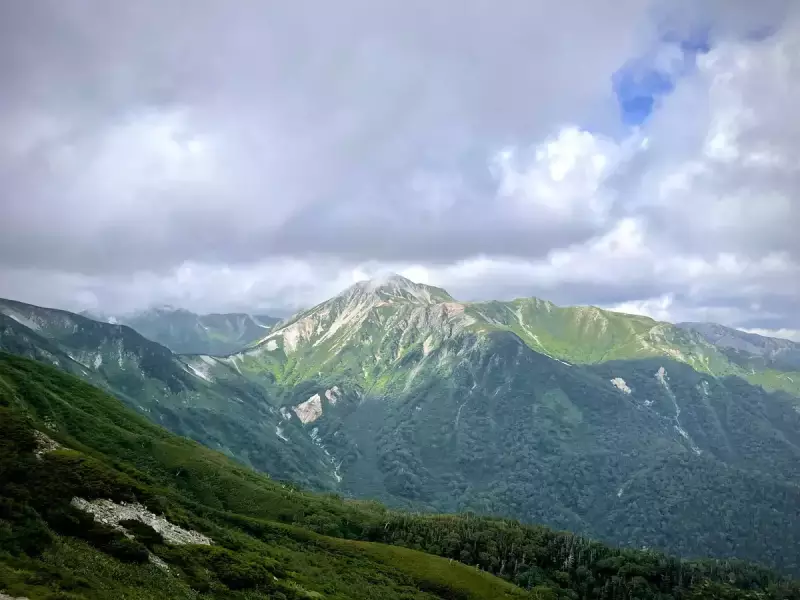 鷲羽岳の山容