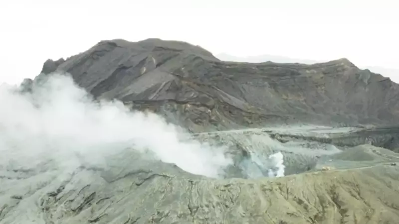 九州の百名山阿蘇山中岳火口