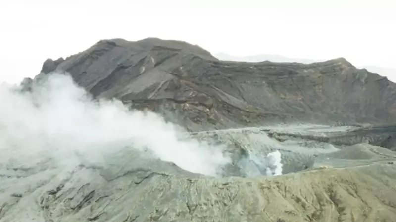 九州の百名山阿蘇山中岳火口