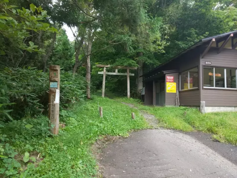 梵珠山 登山
サワグルミの道 登山口