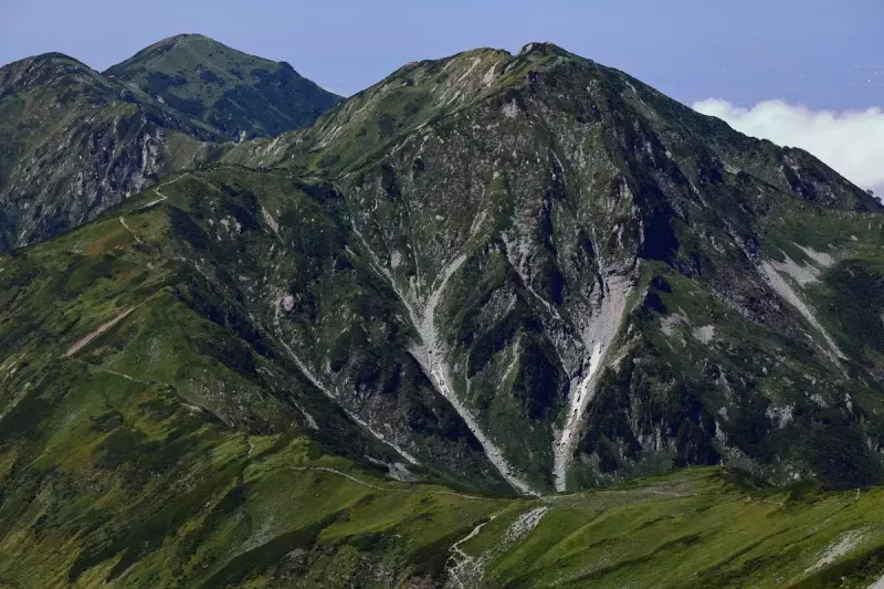 奥大日岳の稜線