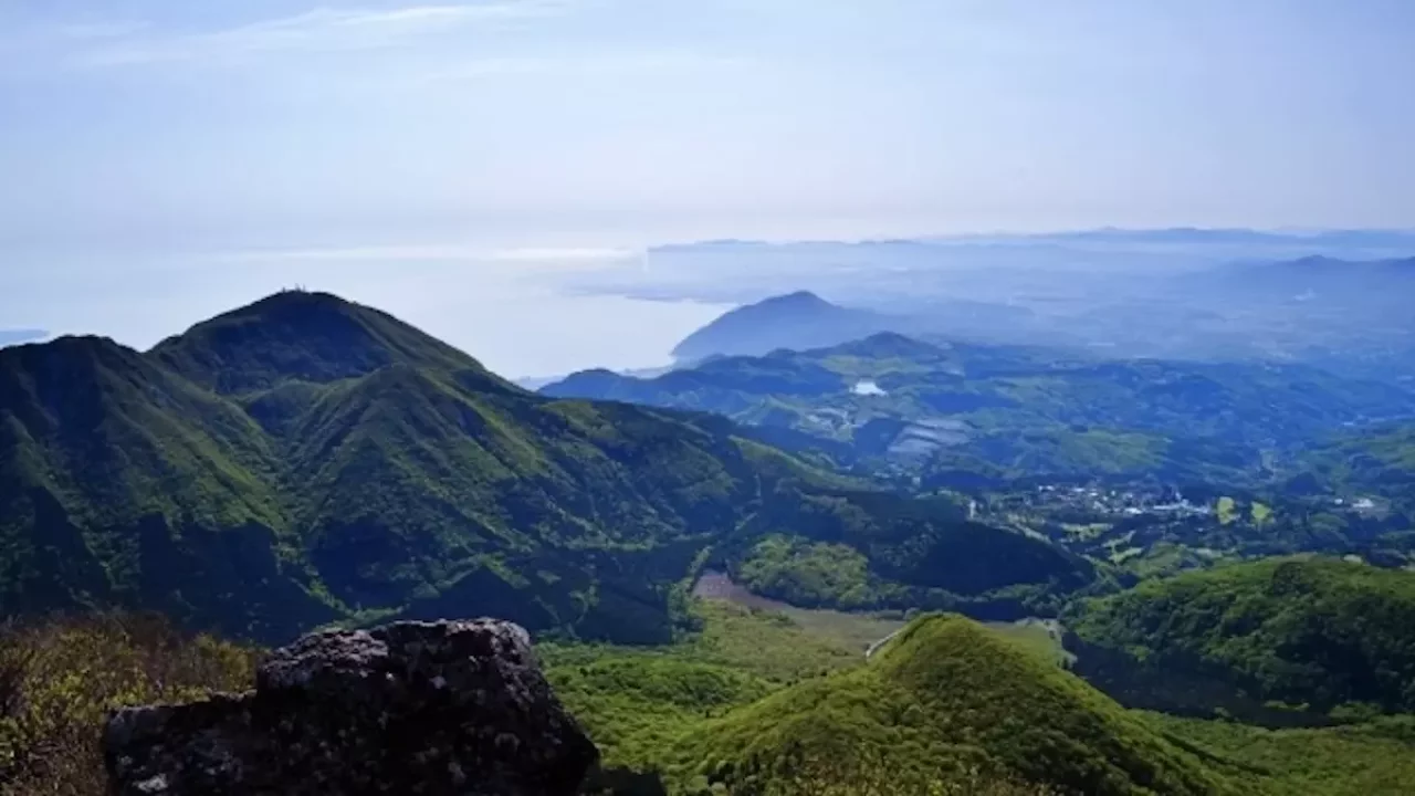 由布岳登山山頂から見える別府湾