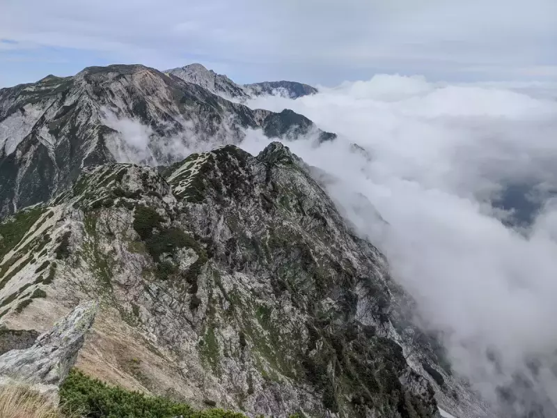 唐松岳山頂から白馬三山を望む