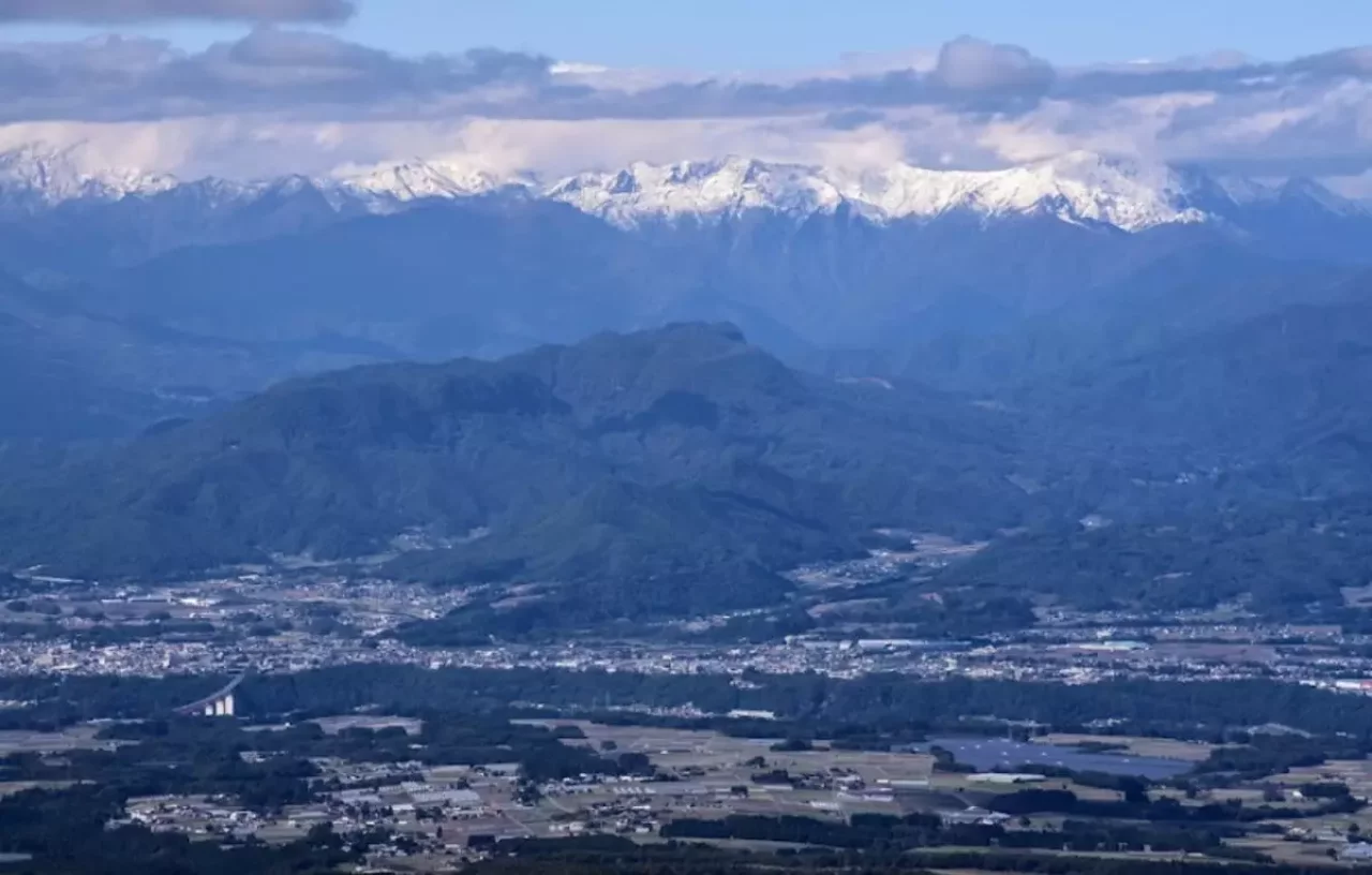 北に足尾の山々、上州武尊山、浅間山、谷川岳、上越の山々
