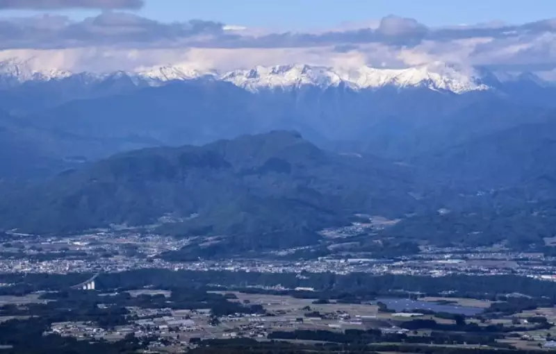 北に足尾の山々、上州武尊山、浅間山、谷川岳、上越の山々