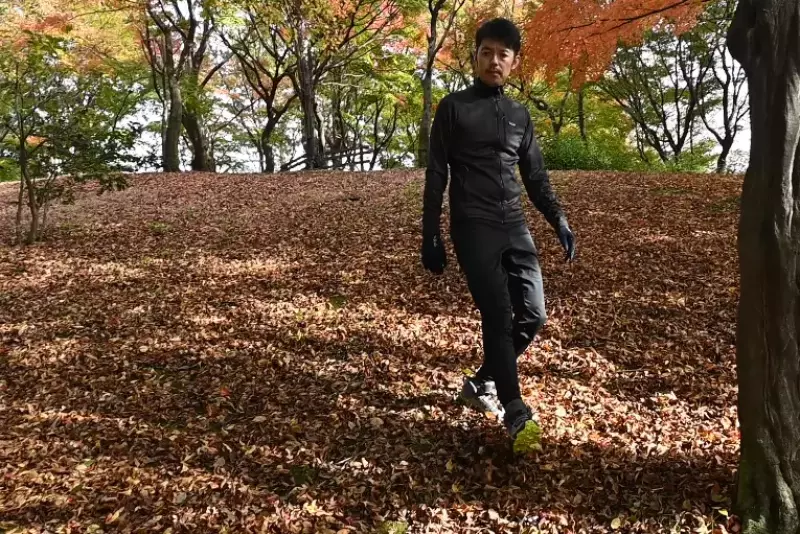 基本の歩き方をベースに登りと下りの歩行技術を学ぶ