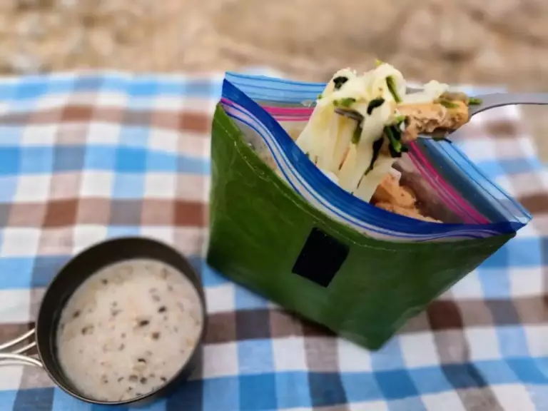 具たくさんのきしめん
登山 食事 お湯だけ