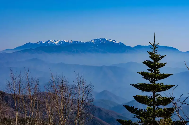 高鳥屋山の尾根からの眺め