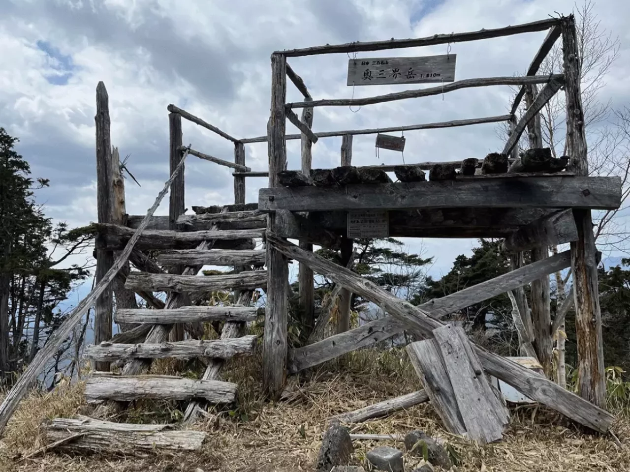 10:00am 頂上の展望台