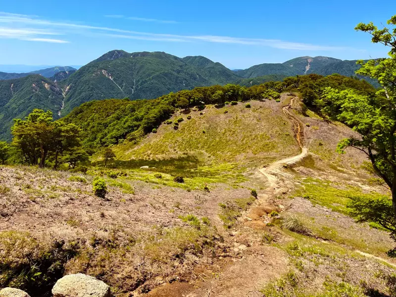 釈迦ヶ岳の稜線(尾根)